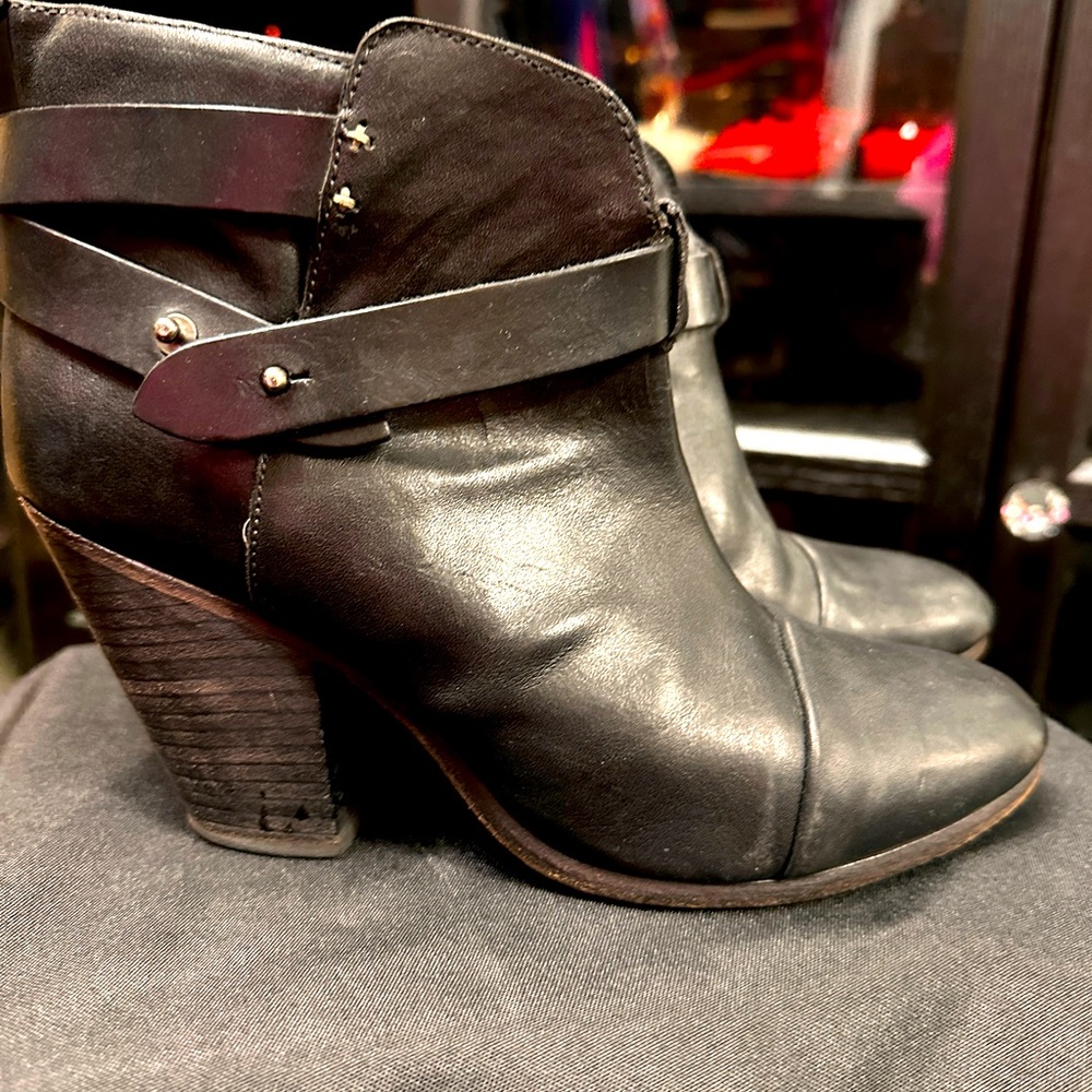 Rag & Bone women’s classic Black Leather Bootie Size 40